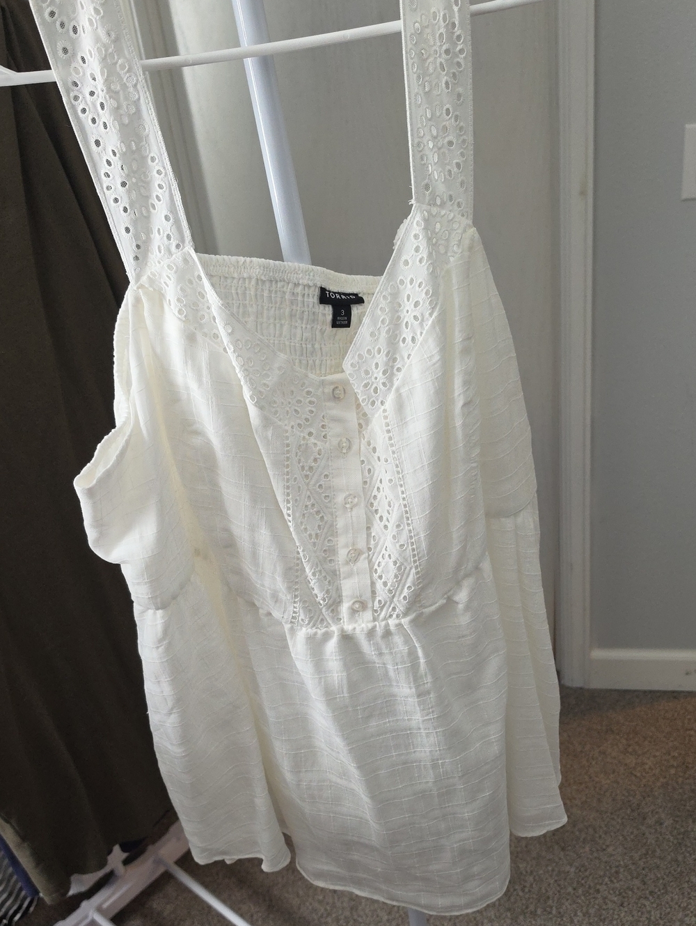 torrid White Eyelet Button-Front Camisole Size 3